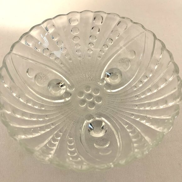 Vintage Anchor Hocking Crystal Clear Glass 3 Footed Bowl Burple Pattern 4.5” in - Picture 5 of 6